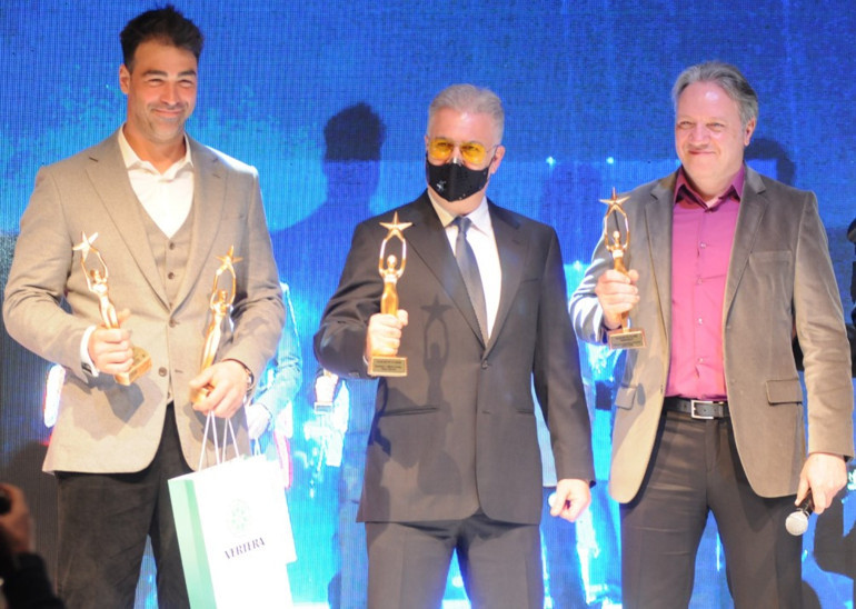 Ödül törenine ünlü isimler akın etti