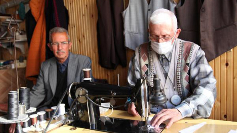 İki kardeş 60 yıldır omuz omuza terzilik yapıyor