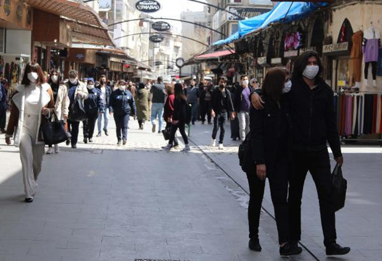 Çok yüksek riskli Gaziantepte çarşılar doldu taştı