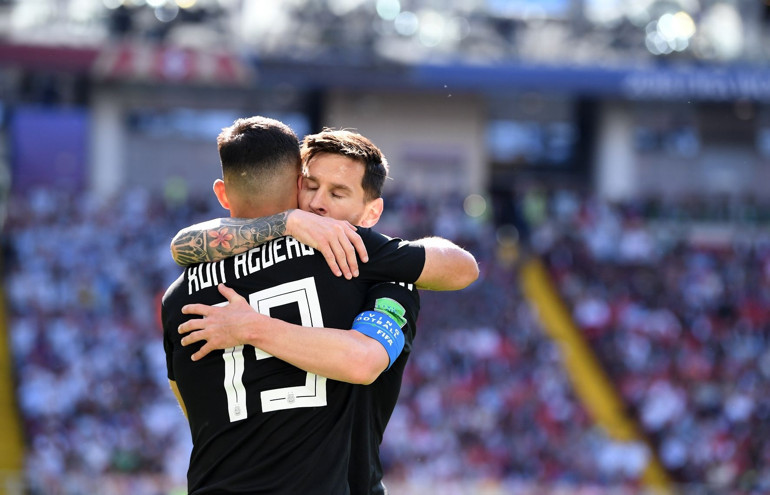 Barcelonanın Lionel Messi için transfer planı Sergio Agüero