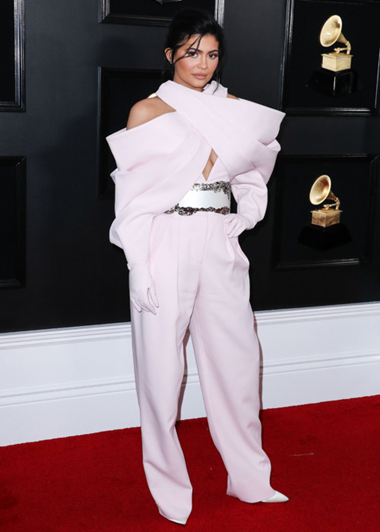 Eleştirilere yanıt olarak yarım milyon dolar harcadı: Kylie Jenner kesenin ağzını açtı