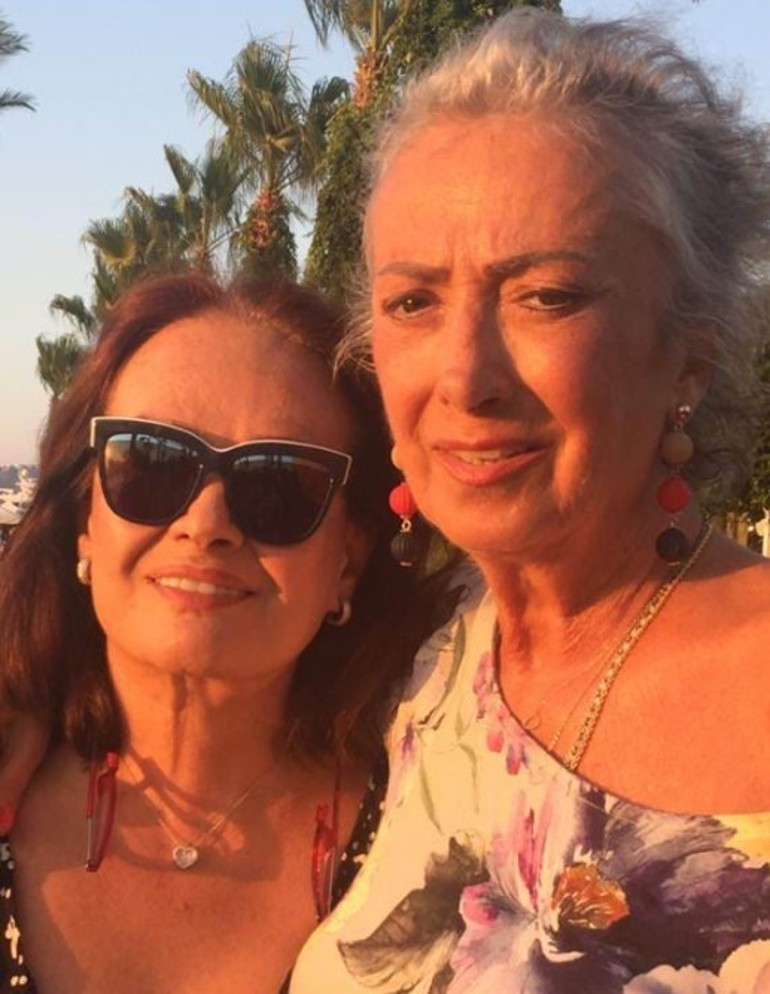 Müjde Ar kardeşi Mehtap Arın doğum gününü kutladı: Biriciğim bir an önce iyileş