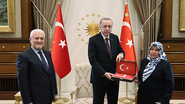 Cumhurbaşkanı Erdoğan, şehit Savcı Kirazın anne ve babasını kabul etti