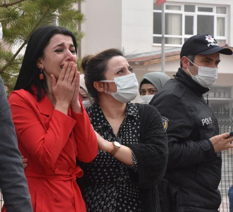 Bakan Selçuk 1 hafta önce açmıştı Sivasta Masal Evinin üst katı tamamen yandı...