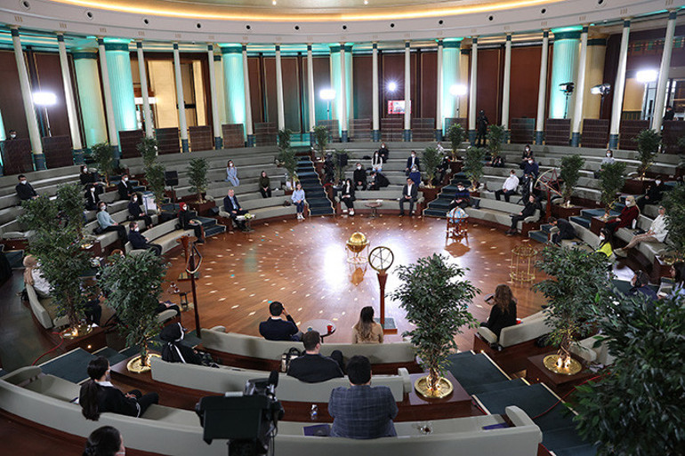 Gençler sordu, Cumhurbaşkanı Erdoğan yanıtladı İtalya Başbakanına diktatör yanıtı