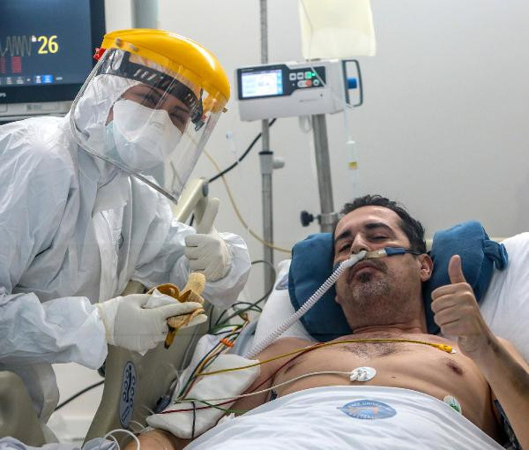 Koronavirüs yoğun bakımında kırmızı alan görüntülendi Hasta yaşı 30lara indi...