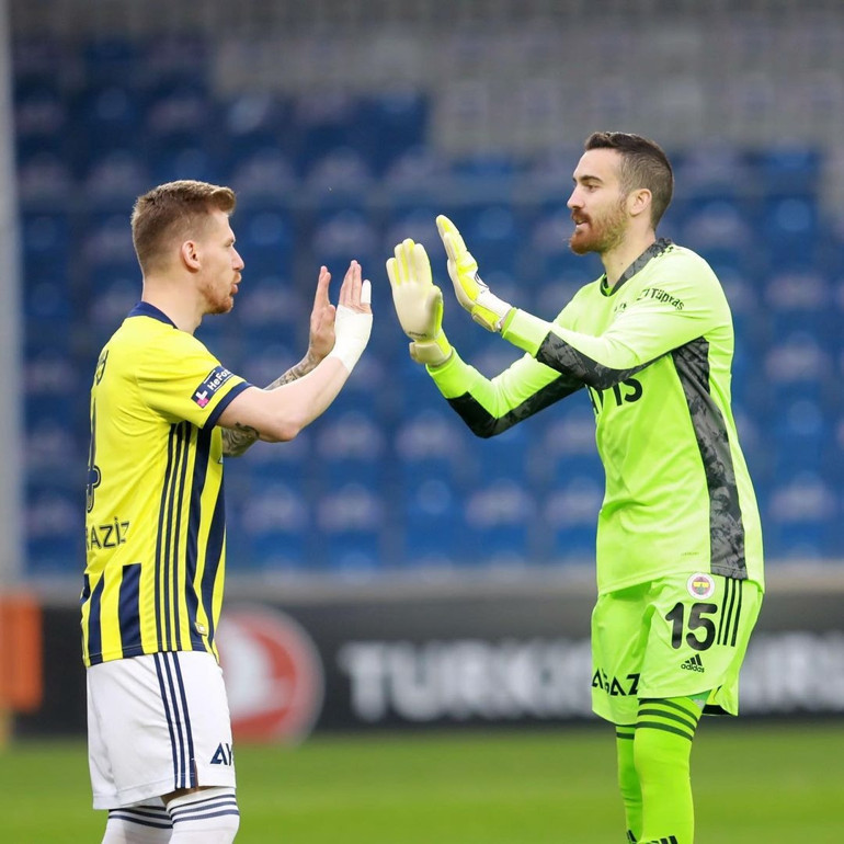 Medipol Başakşehir - Fenerbahçe maçı sonrası çok konuşulacak sözler Şampiyon yapmaz, hayaleti döndü...