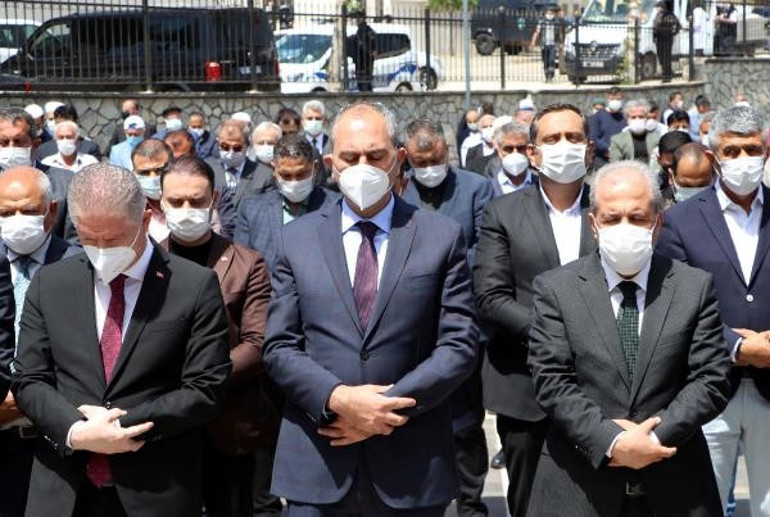 Şamil Tayyar’ın babası son yolculuğuna uğurlandı
