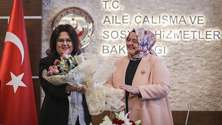 Bakanlıklarda devir teslim törenleri