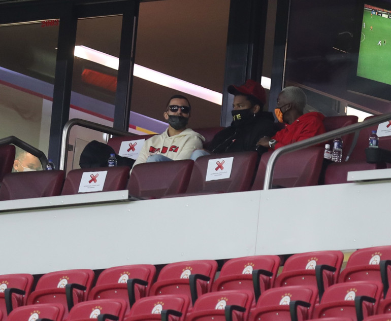 Galatasaray-Trabzonspor maçında sürpriz konuk Omar Elabdellaoui tribünde karşılaşmayı takip etti