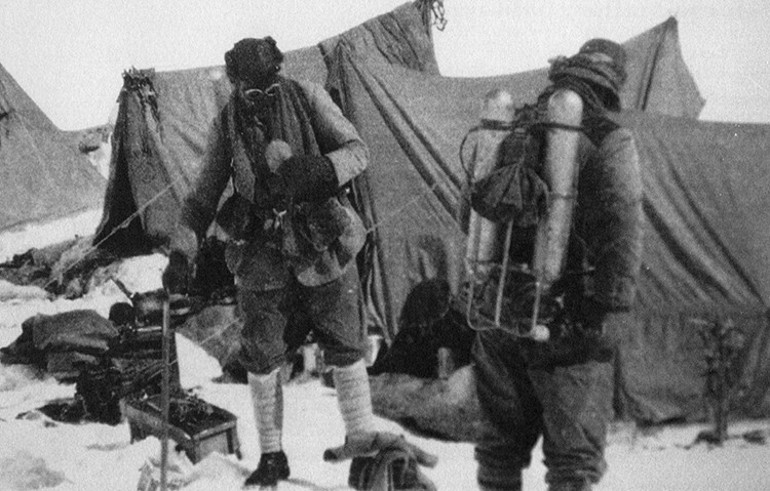 97 yıllık sırrı çözmek için Evereste çıktı... Yapma Mark, değmez, çok tehlikeli