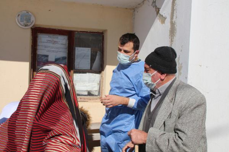 Prof. Dr. Özgümüş uyardı: Yoğun bakıma düşüşü ve ölümleri engelleyeceğini biliyoruz