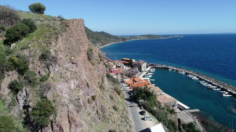 Otomobil girişi yasak Her yer boşaltıldı... Assos Antik Kenti hayalet şehre döndü