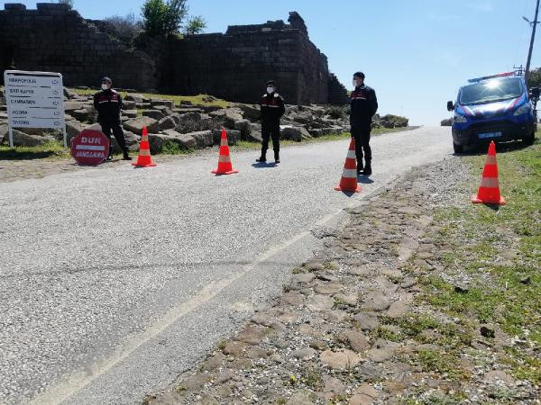 Otomobil girişi yasak Her yer boşaltıldı... Assos Antik Kenti hayalet şehre döndü