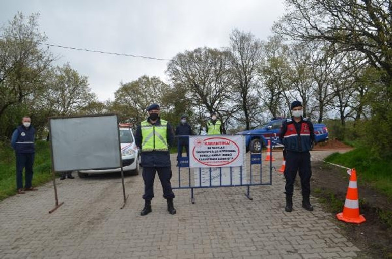Kadınlar toplu halde yufka açmış... Balıkesirde 9 mahallede karantinada