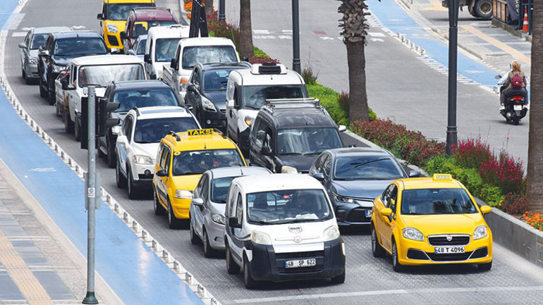 Tam kapanma göçü başladı... Yasak öncesi büyük kaçış