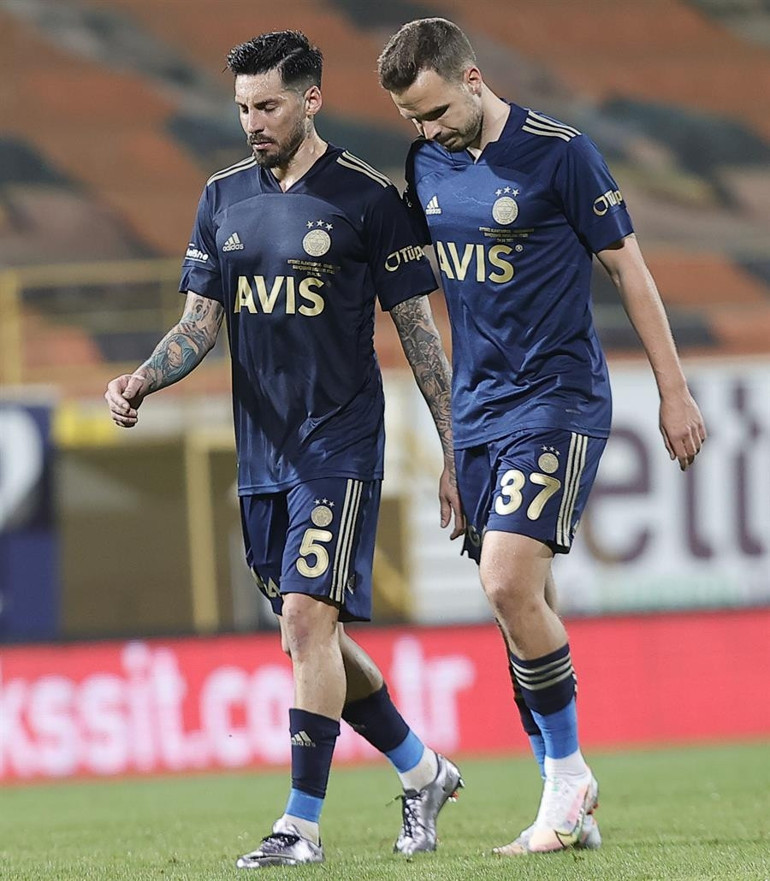 Alanyaspor - Fenerbahçe maçı sonrası çok konuşulan eleştiri Mesut Özil ve Luiz Gustavo...