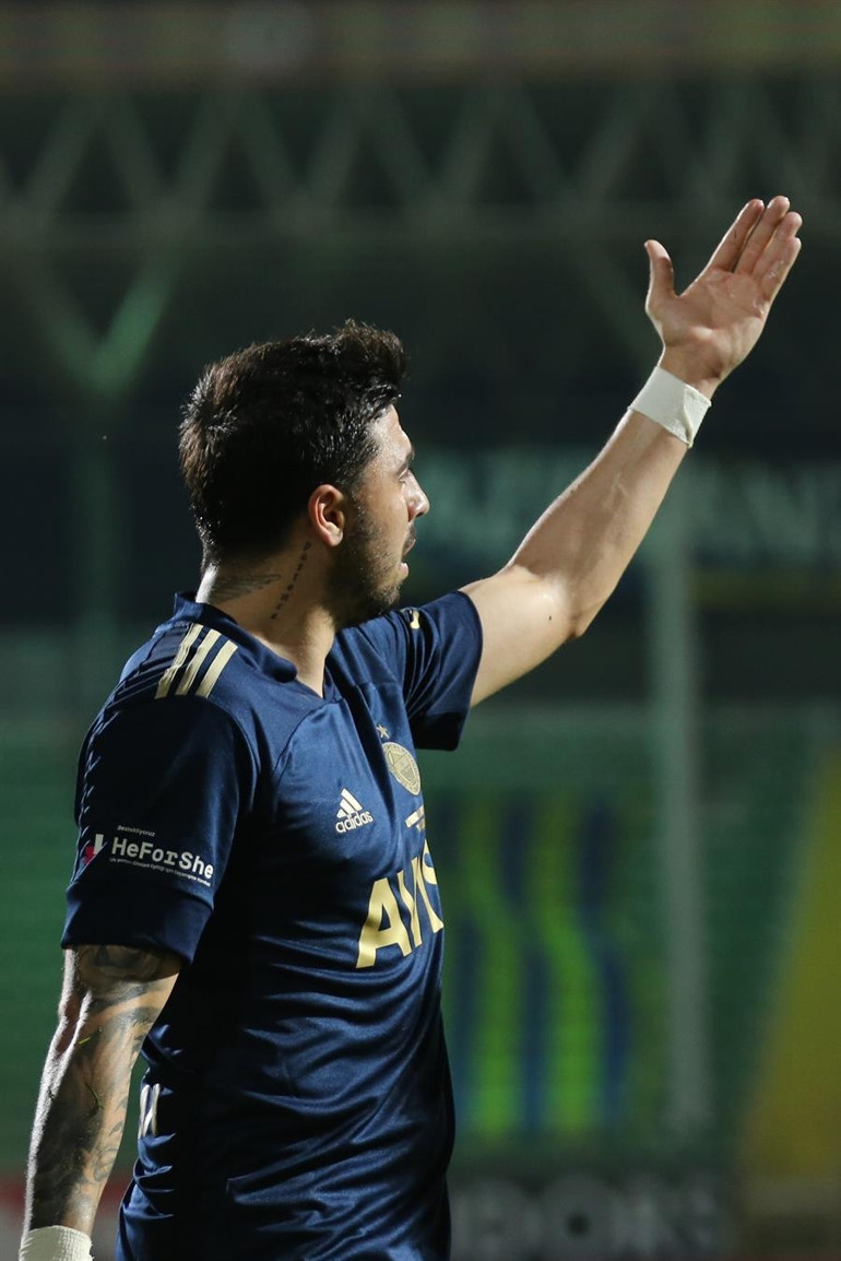 Alanyaspor - Fenerbahçe maçı sonrası çok konuşulan eleştiri Mesut Özil ve Luiz Gustavo...