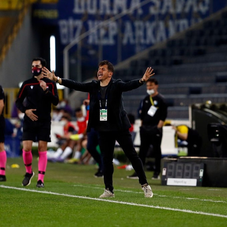 Son Dakika: Fenerbahçede Emre Belözoğlunun kafasındaki futbol oturuyor O kaliteye sahip değil, hepsi gönderilecek...