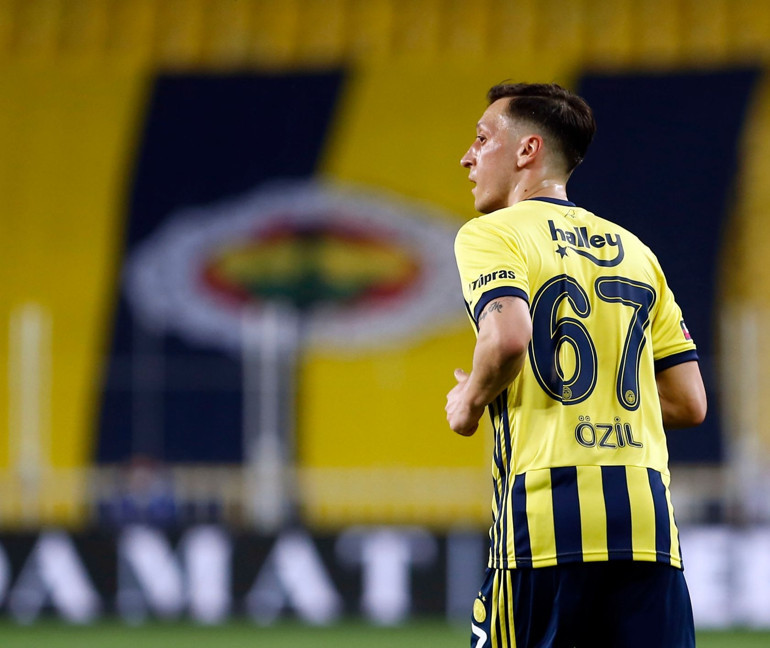 Son Dakika: Fenerbahçede Emre Belözoğlunun kafasındaki futbol oturuyor O kaliteye sahip değil, hepsi gönderilecek...