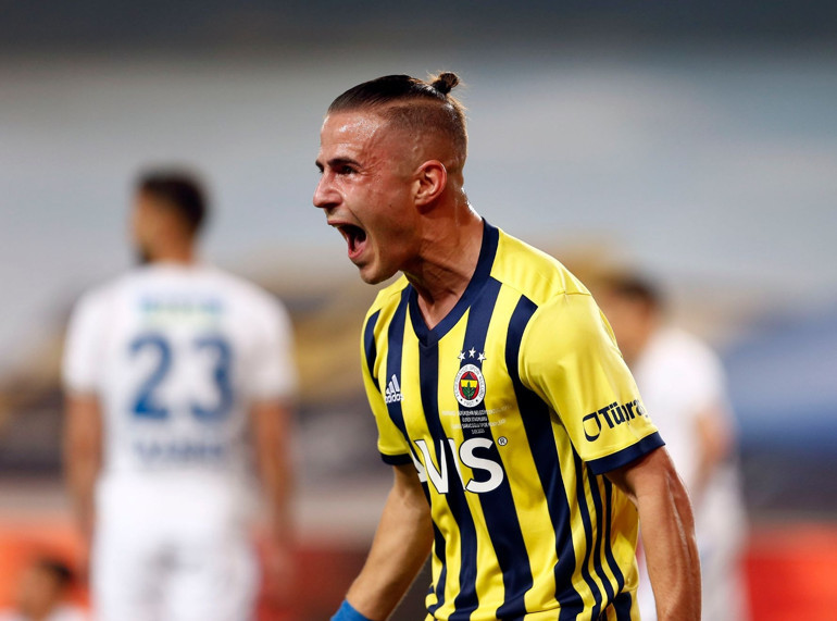 Son Dakika: Fenerbahçede Emre Belözoğlunun kafasındaki futbol oturuyor O kaliteye sahip değil, hepsi gönderilecek...