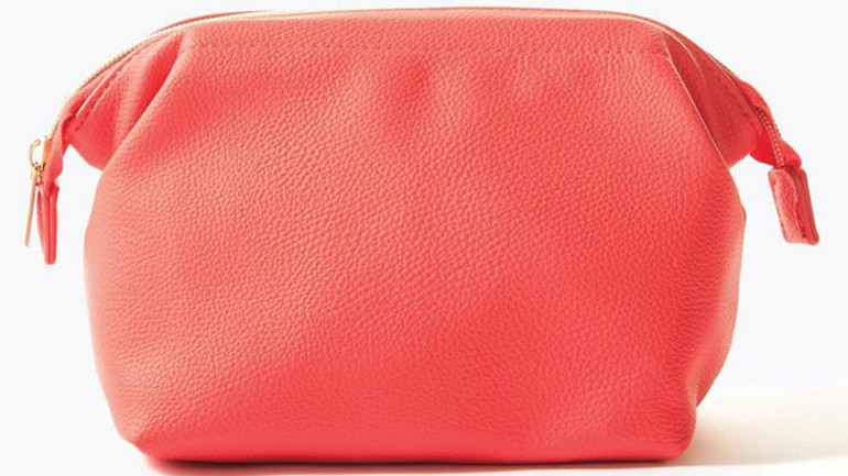 Seyahatteki kurtarıcımız: Makyaj çantaları