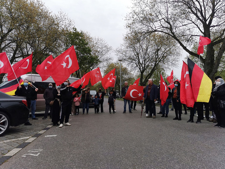 Almanya’da Türkler, polis şiddetini protesto etti