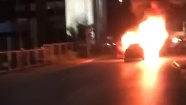 İsrail’i protesto için İstanbul’da araçlarını yaktılar