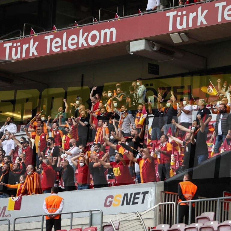 Galatasaray - Yeni Malatyaspor maçı öncesi emniyet güçleri sıkı güvenlik önlemleri aldı Türk Telekom tribünlerinden ilk görüntüler...