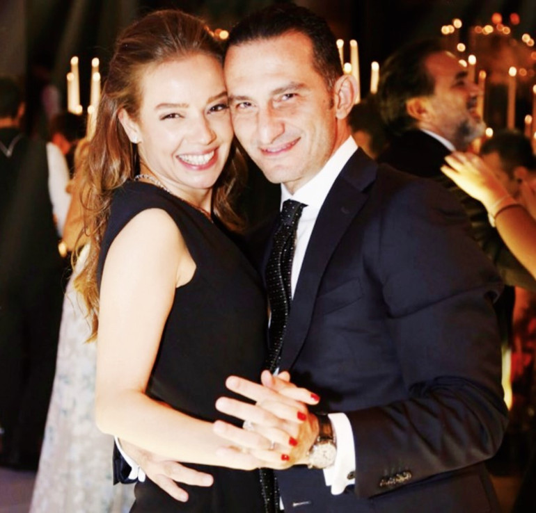 Afra Saraçoğlu ve Mert Yazıcıoğlu, Uskumruköye taşındı