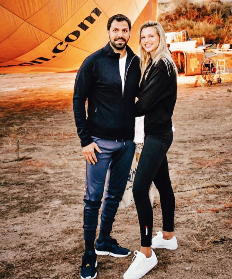 Afra Saraçoğlu ve Mert Yazıcıoğlu, Uskumruköye taşındı