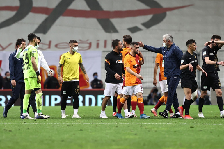 Galatasaray-Yeni Malatyaspor maçına damga vuran Ertaç Özbirden flaş sözler Maçı bıraksan...