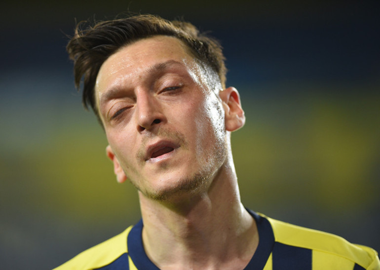 Fenerbahçede Emre Belözoğlu belirsizliği Ali Koçun Joachim Löw planı...