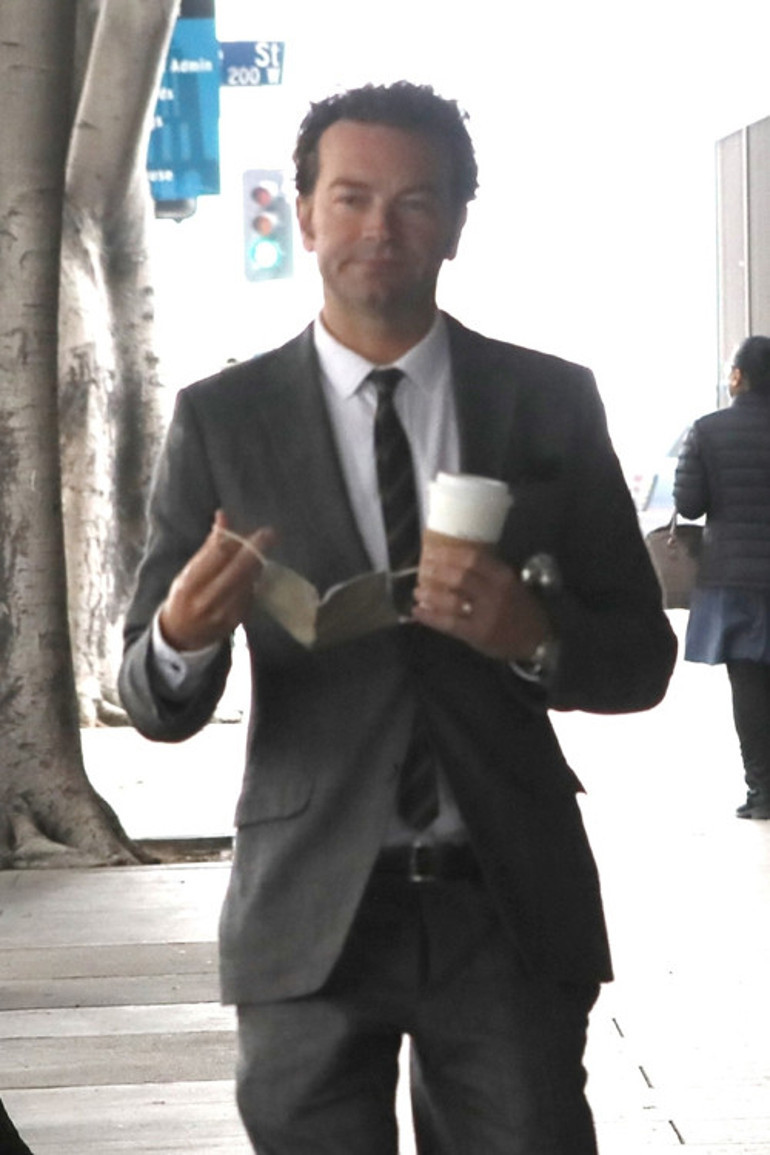 Uyandım ve bir baktım ki benimle sevişiyor: Ünlü oyuncuya ardı ardına taciz suçlamaları