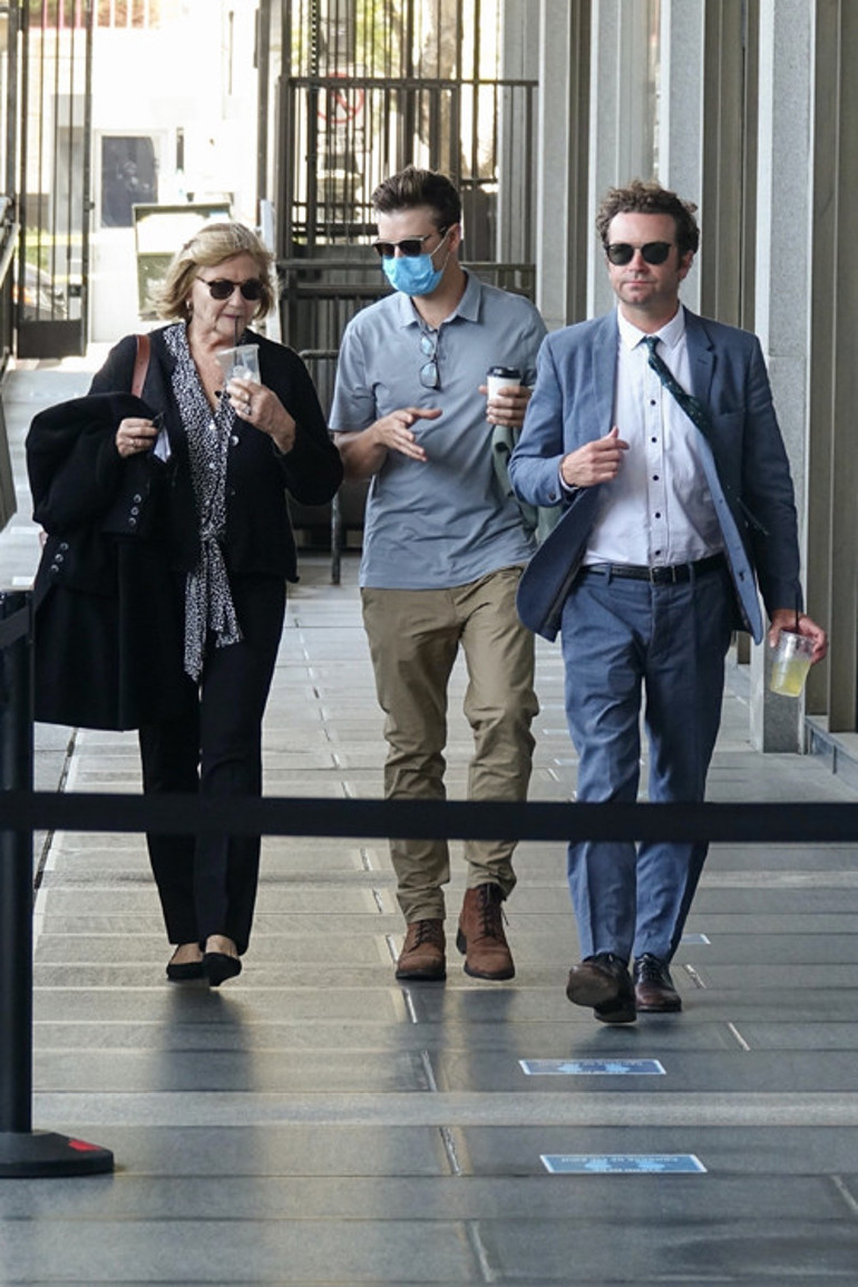 Uyandım ve bir baktım ki benimle sevişiyor: Ünlü oyuncuya ardı ardına taciz suçlamaları