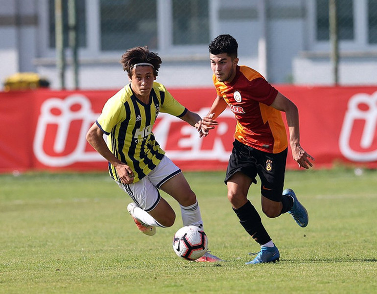Galatasaray-Fenerbahçe derbisinde 4 gol, 2 kırmızı kart
