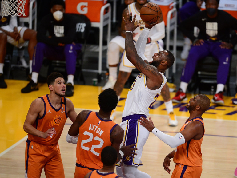 NBAde Gecenin Sonuçları: Suns, Lakers serisinde durumu eşitledi