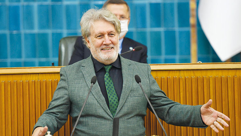 Atatürk’e lanet okuyana yazıklar olsun