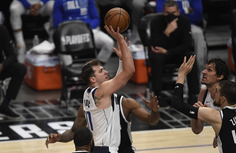 NBAde Gecenin Sonuçları: 76ers, Hawks ve Jazz konferans yarı finallerine yükseldi