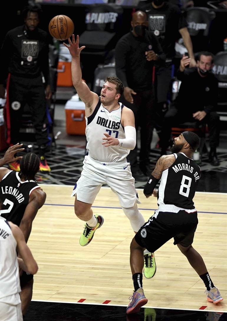 NBAde Gecenin Sonuçları: Doncicin 46 sayısı Maverickse yetmedi, Clippers konferans yarı finalinde