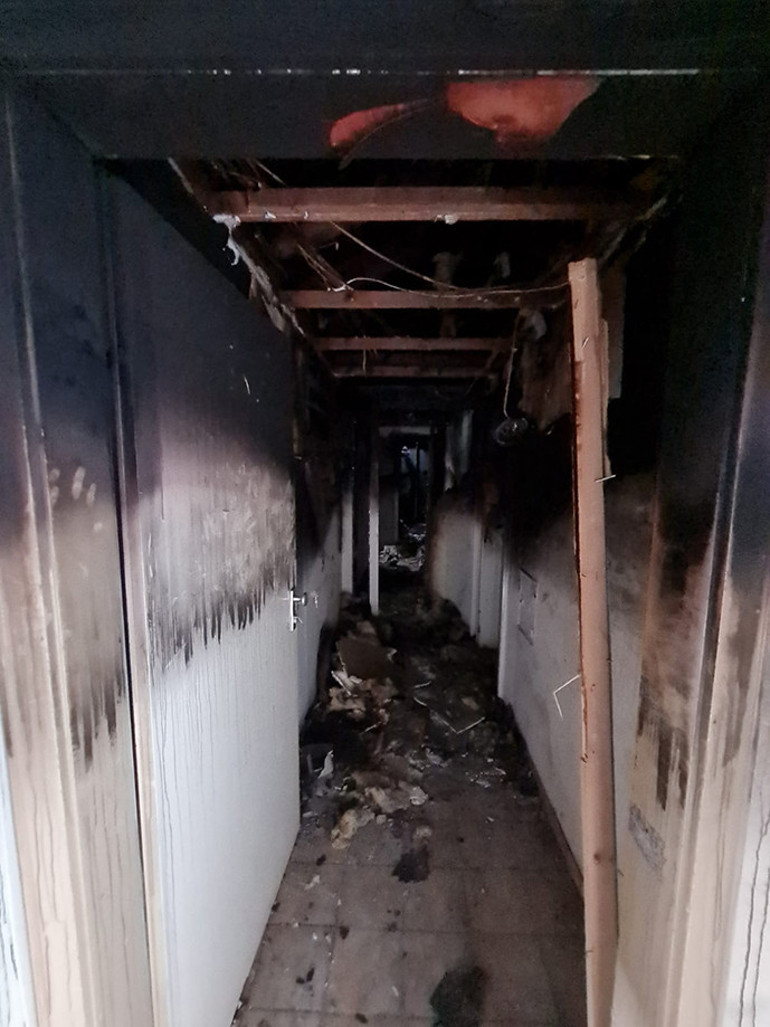 Yine ırkçı saldırı mı: Türklerin kaldığı bina kundaklandı