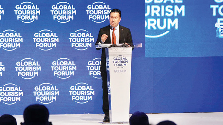 Eski İngiltere Başbakanı Blair: Turizmde 100 milyon çalışan işini kaybeder