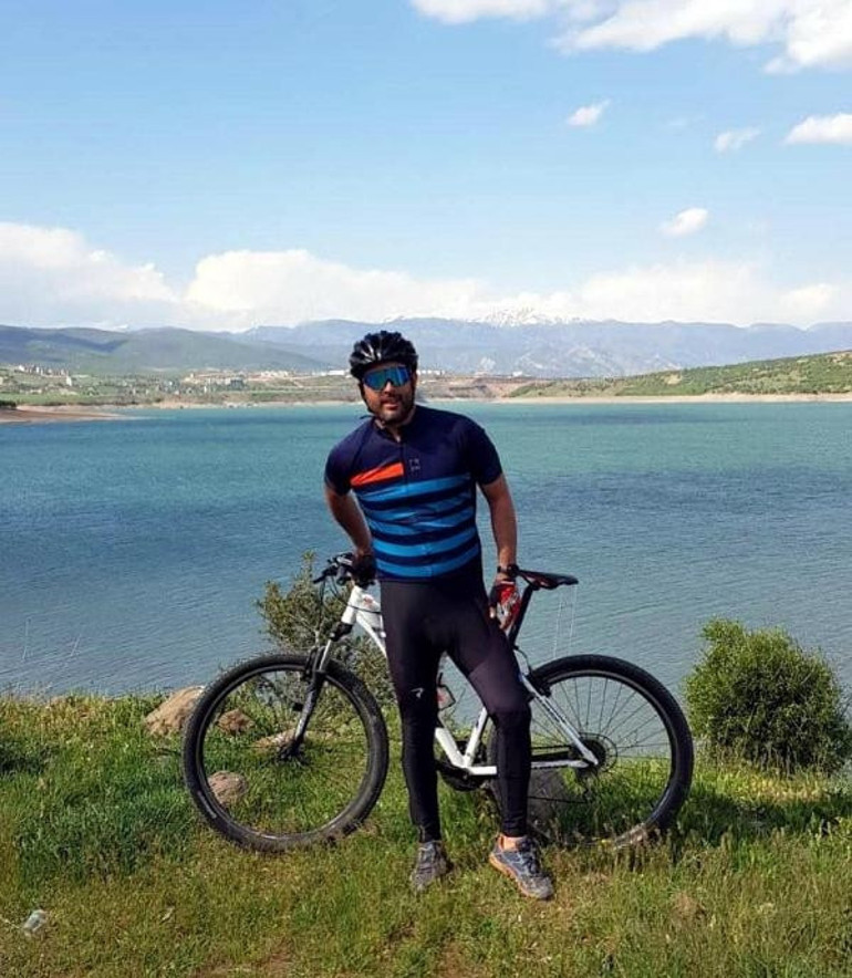 Akademisyen İsmail Taşdan acı haber Bisikletiyle şarampole yuvarlandı, hayatını kaybetti