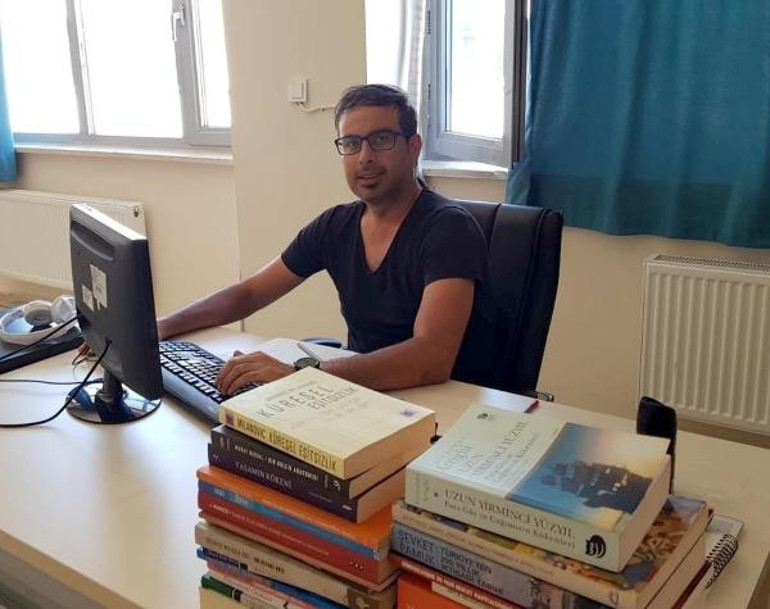 Akademisyen İsmail Taşdan acı haber Bisikletiyle şarampole yuvarlandı, hayatını kaybetti