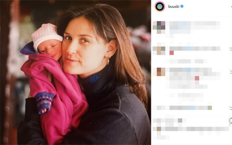 Anneme benzemediğim için kendimi cezalandırmıştım: Pembe bikiniyle poz verdi