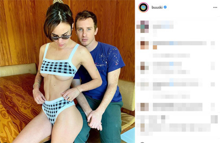 Anneme benzemediğim için kendimi cezalandırmıştım: Pembe bikiniyle poz verdi