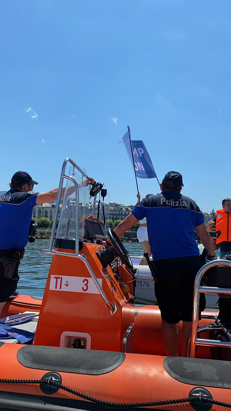 Dünyanın izlediği tarihi zirveye davetsiz misafir... Kimliği herkesi şoke etti