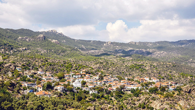 Ege’nin kuytularına gizlenmiş renkler diyarı