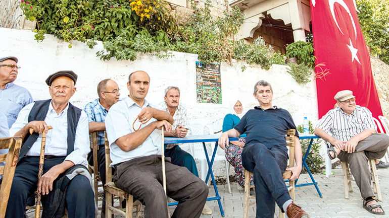 Ege’nin kuytularına gizlenmiş renkler diyarı