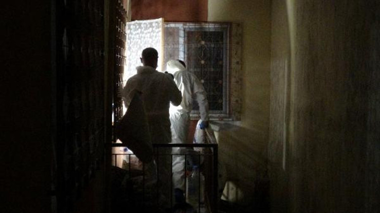 İzmirde kan donduran olay Annesini öldürüp çuval içinde balkona koydu